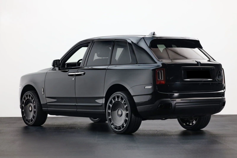 Rolls-Royce Cullinan V12/BLACK BADGE/SHOOTING STAR/BESPOKE/ MANSORY 24/, снимка 4 - Автомобили и джипове - 47520962