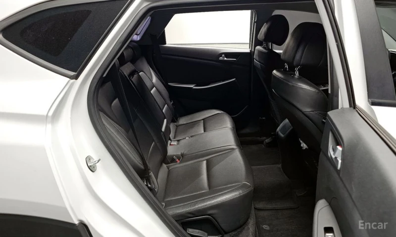 Hyundai Tucson, снимка 11 - Автомобили и джипове - 52927481