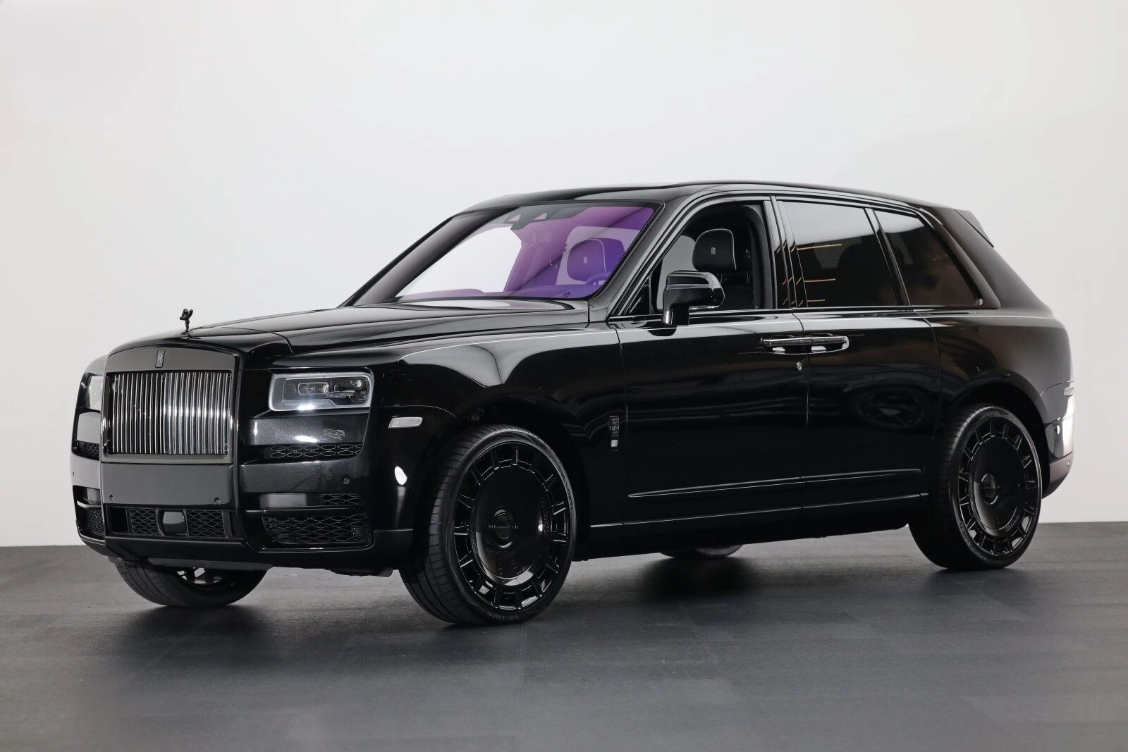 Rolls-Royce Cullinan V12/BLACK BADGE/SHOOTING STAR/BESPOKE/ MANSORY 24/ - изображение 3