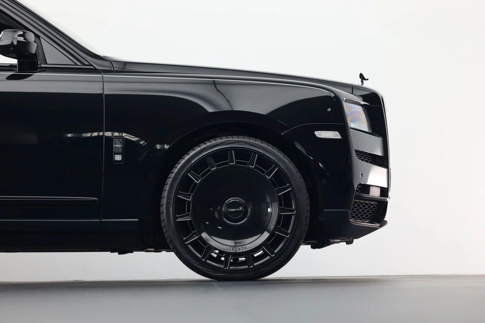 Rolls-Royce Cullinan V12/BLACK BADGE/SHOOTING STAR/BESPOKE/ MANSORY 24/ - изображение 9