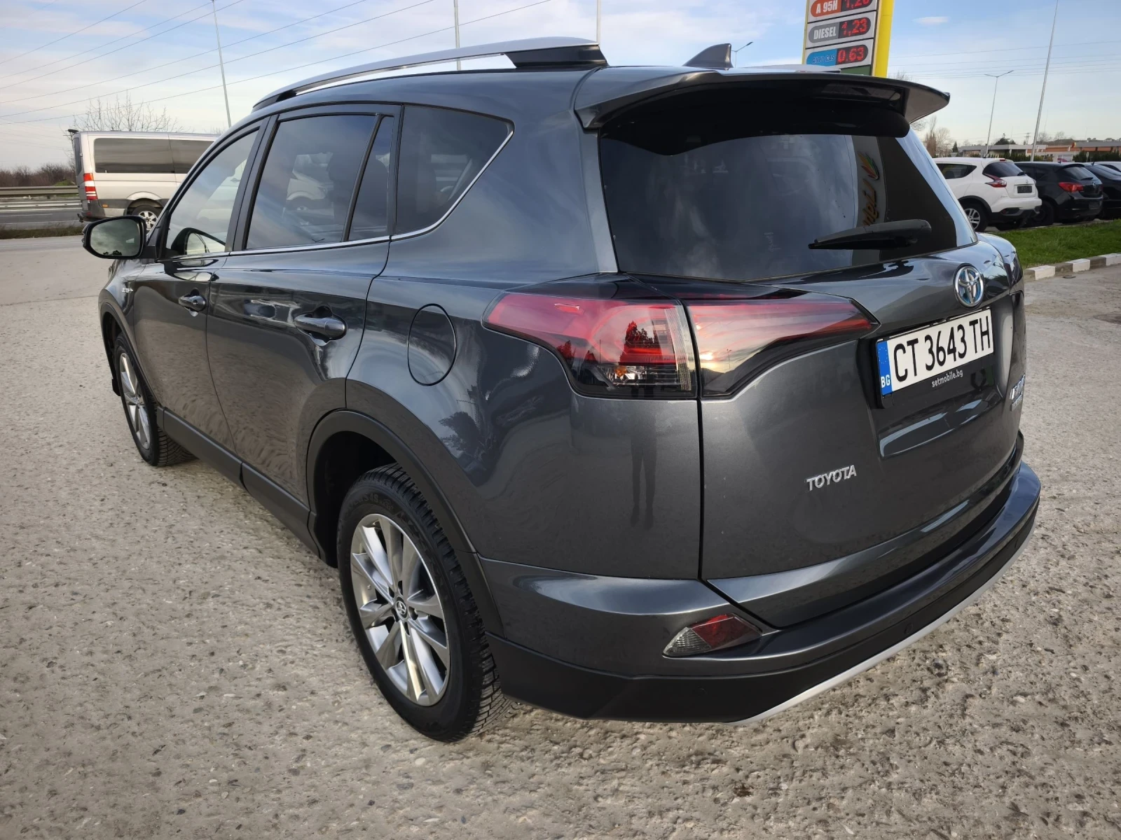 Toyota Rav4 2.5HYBRID 4X4 FULL SERVICE IN TOYOTA NEW !!! - изображение 5