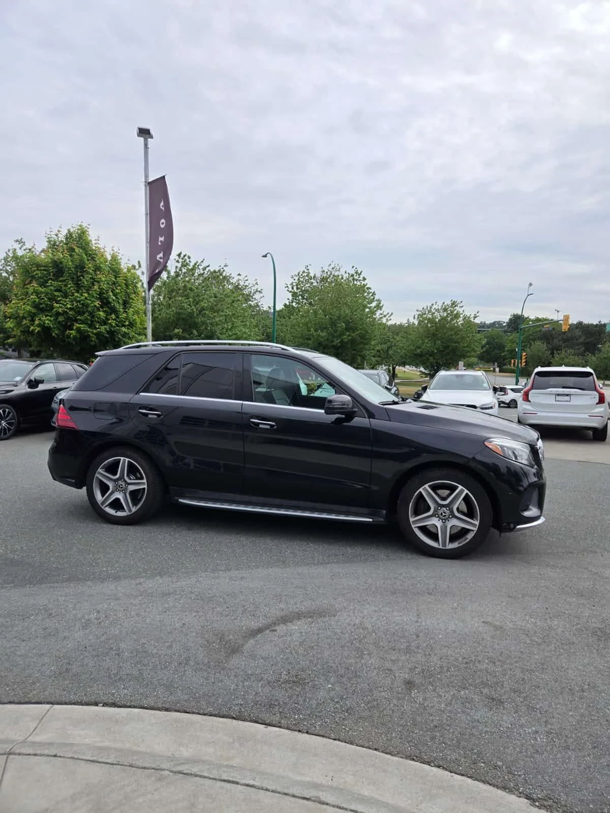 Mercedes-Benz GLE 400 4MATIC* DISTRONIC* 360КАМЕРИ* HARMAN/KARDON* , снимка 2 - Автомобили и джипове - 54666677