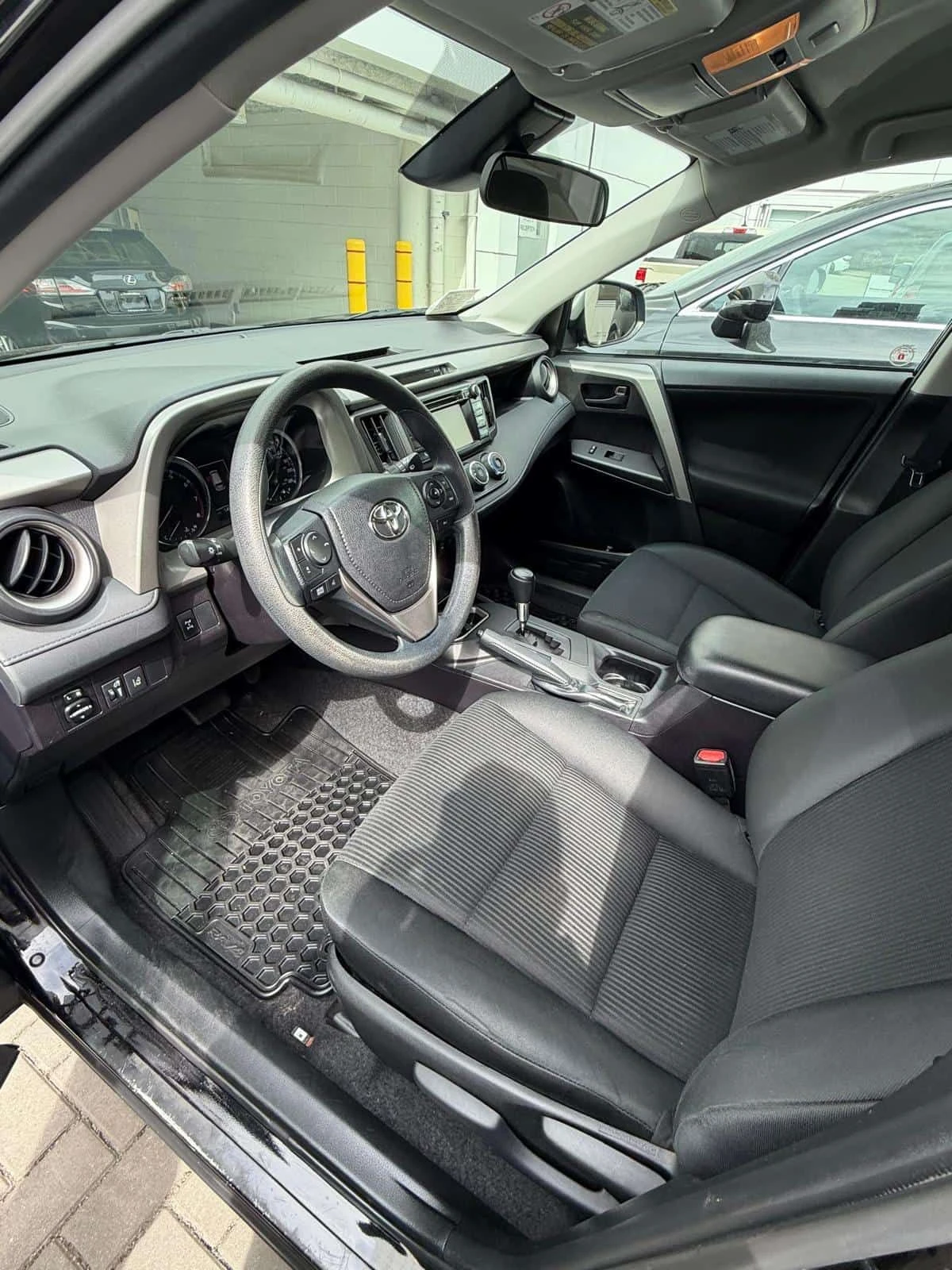 Toyota Rav4 * LE * АВТОКРЕДИТ БЕЗ ПЪРВОНАЧАЛНА ВНОСКА* , снимка 5 - Автомобили и джипове - 54992640