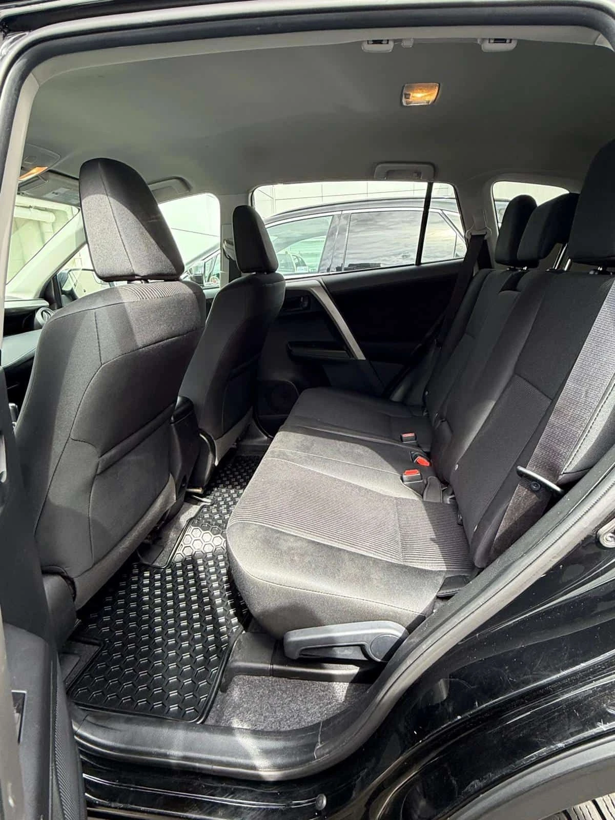 Toyota Rav4 * LE * АВТОКРЕДИТ БЕЗ ПЪРВОНАЧАЛНА ВНОСКА* , снимка 12 - Автомобили и джипове - 54992640