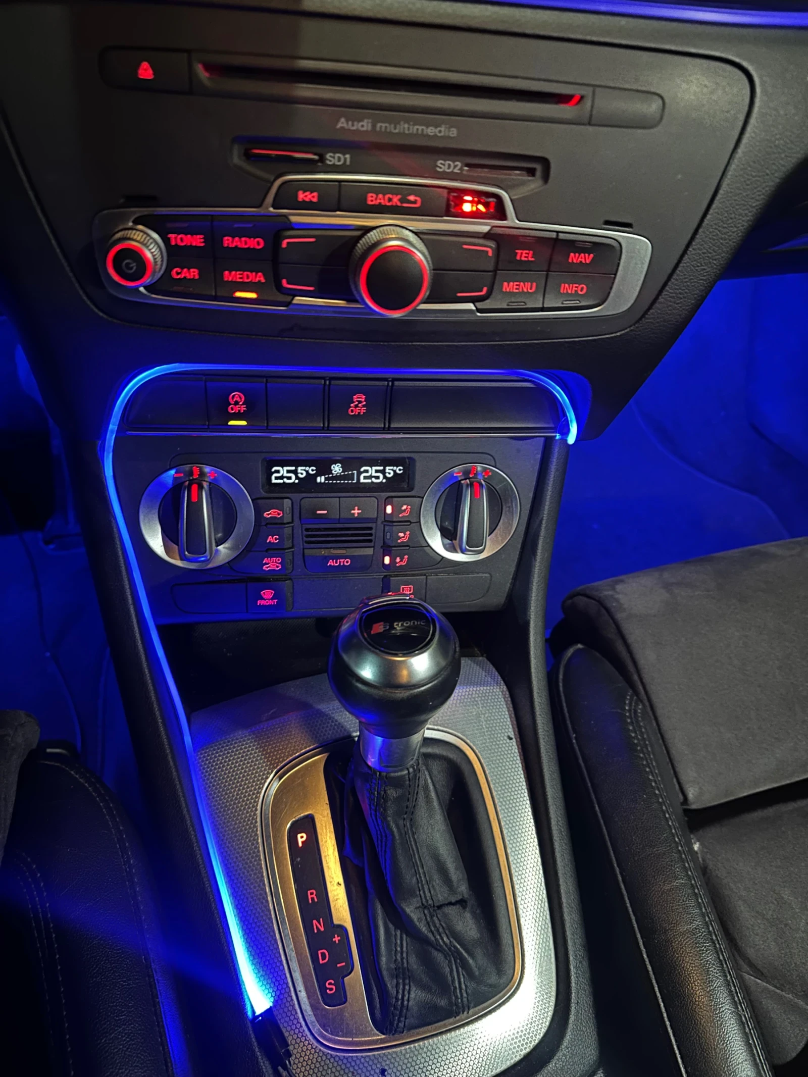 Audi Q3, снимка 10 - Автомобили и джипове - 56168376