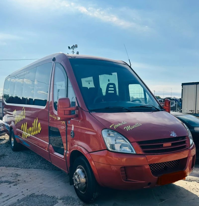 Iveco Daily 65C 24 места двоен климатик лири стъкло пакет, снимка 2 - Бусове и автобуси - 52402472