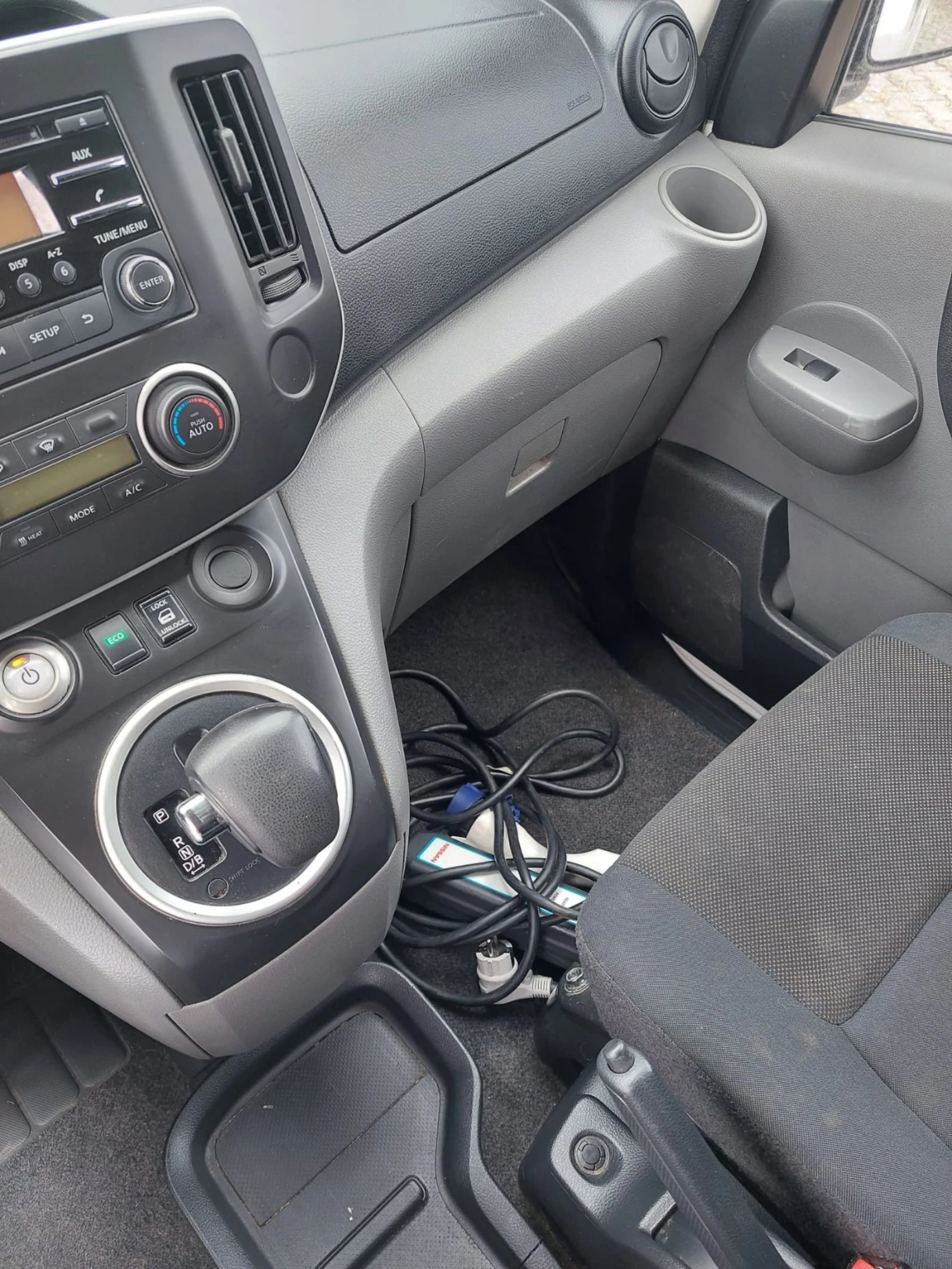 Nissan NV200 Три броя, снимка 11 - Бусове и автобуси - 54729657