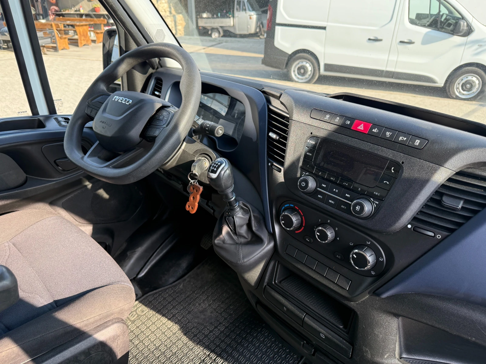 Iveco Daily 35C16 3.0HPI Хладилен до 3.5т 3.83м КлимаNewModel , снимка 12 - Бусове и автобуси - 56166642