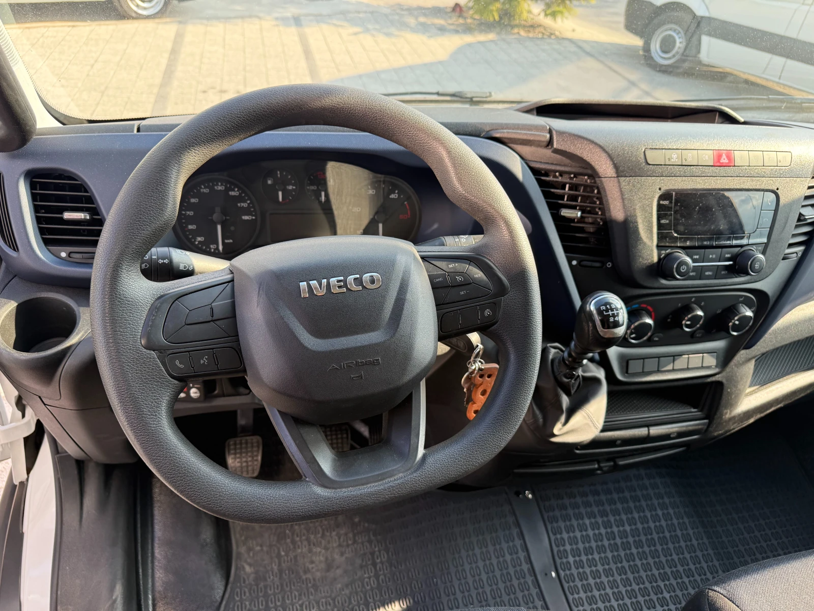Iveco Daily 35C16 3.0HPI Хладилен до 3.5т 3.83м КлимаNewModel , снимка 14 - Бусове и автобуси - 56166642