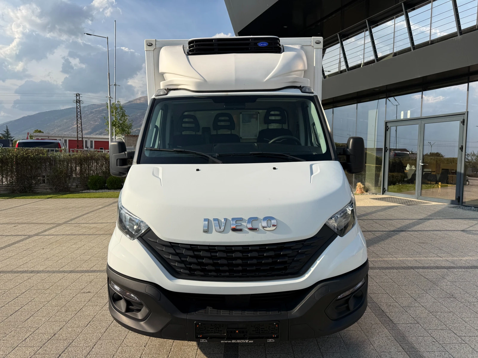 Iveco Daily 35C16 3.0HPI Хладилен до 3.5т 3.83м КлимаNewModel , снимка 3 - Бусове и автобуси - 56166642