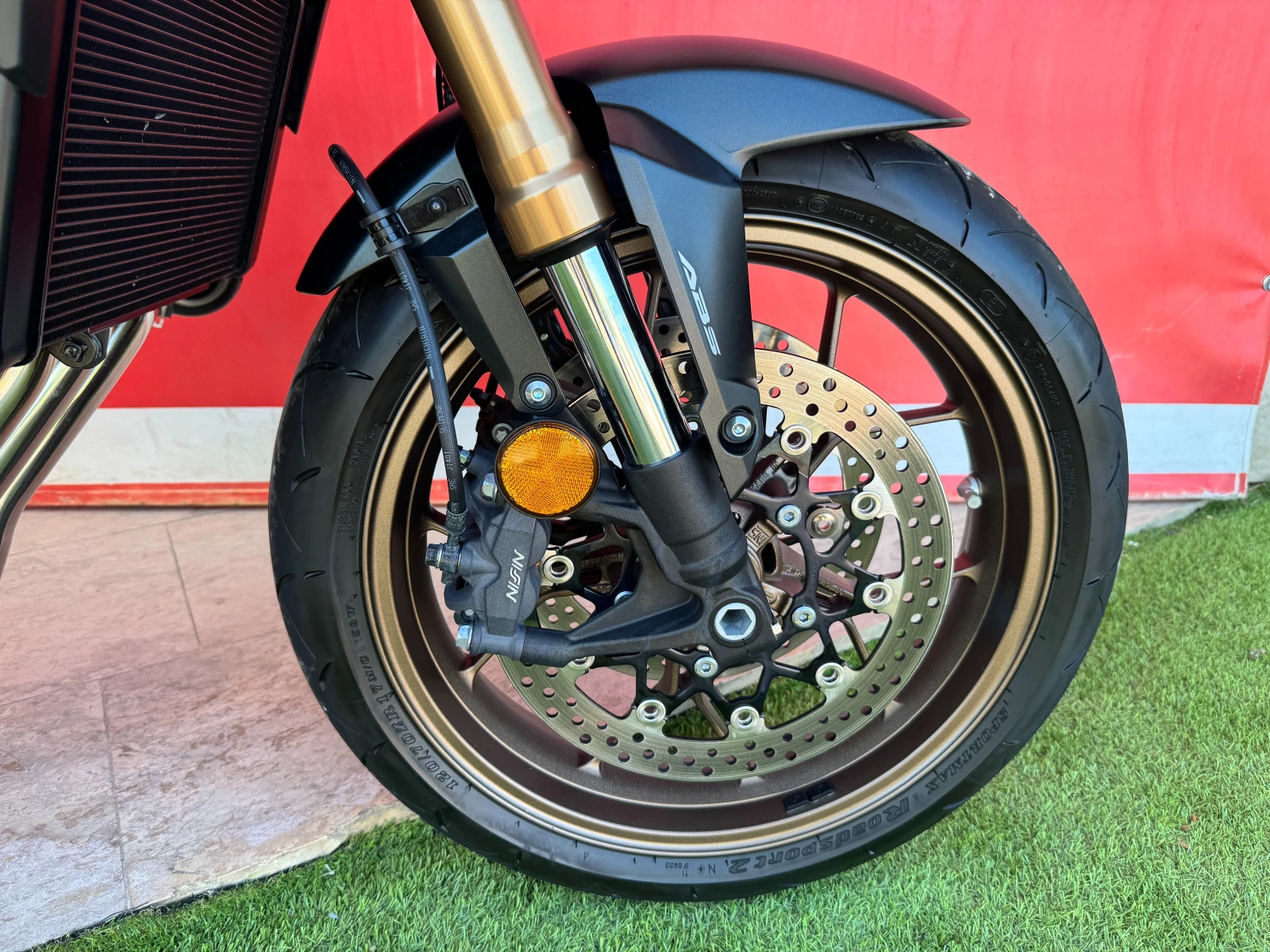 Honda Cb 650 R E-Clutch , снимка 8 - Мотоциклети и мототехника - 55500770