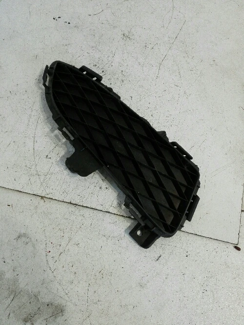 Решетка предна броня дясна Мазда 3