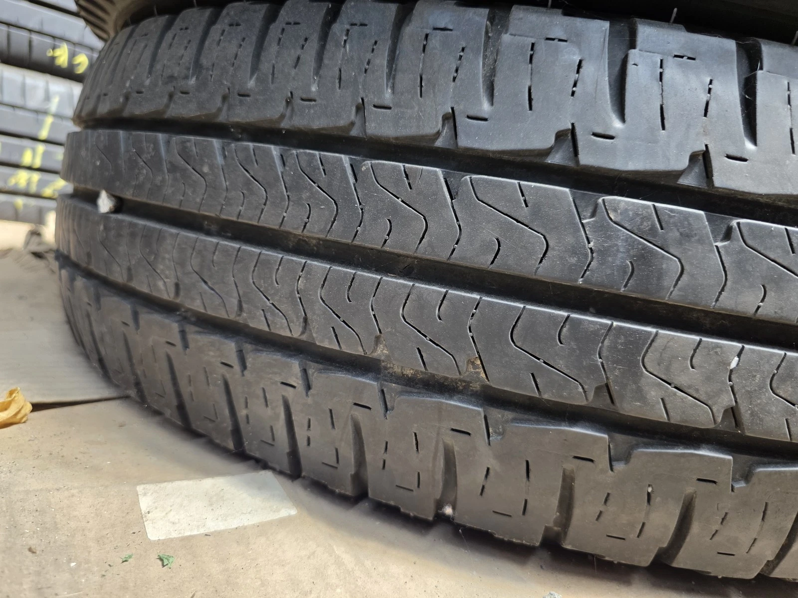 Гуми Летни 215/75R16, снимка 2 - Гуми и джанти - 56664483