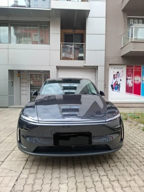 ������ Tesla Model Y