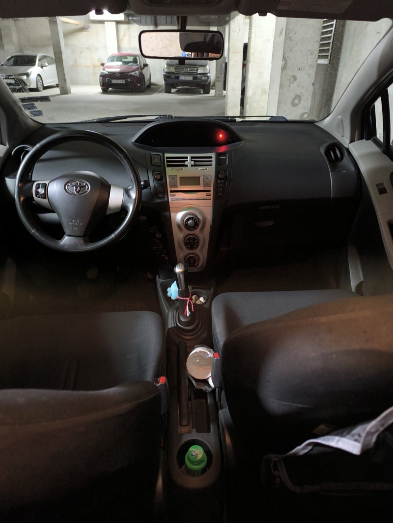 Toyota Yaris 1.3, снимка 8 - Автомобили и джипове - 46454245
