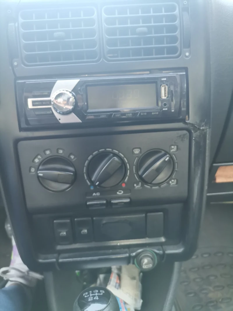 VW Polo 1.9 Diesel, снимка 9 - Автомобили и джипове - 53500905