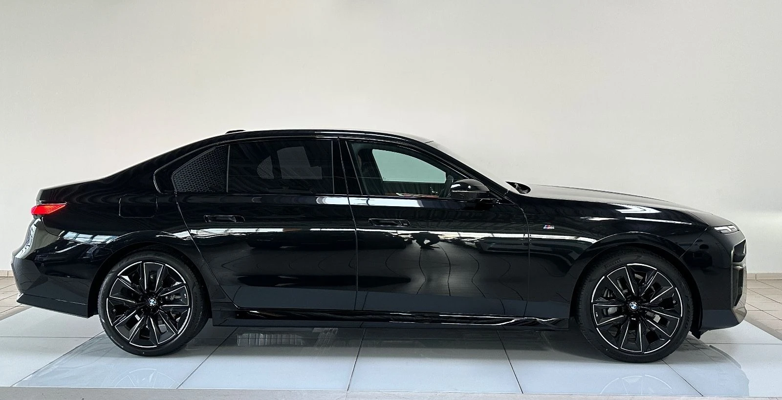 BMW 740 xDrive40d*M SportPaket*SkyLounge*ГАРАНЦИЯ - изображение 6