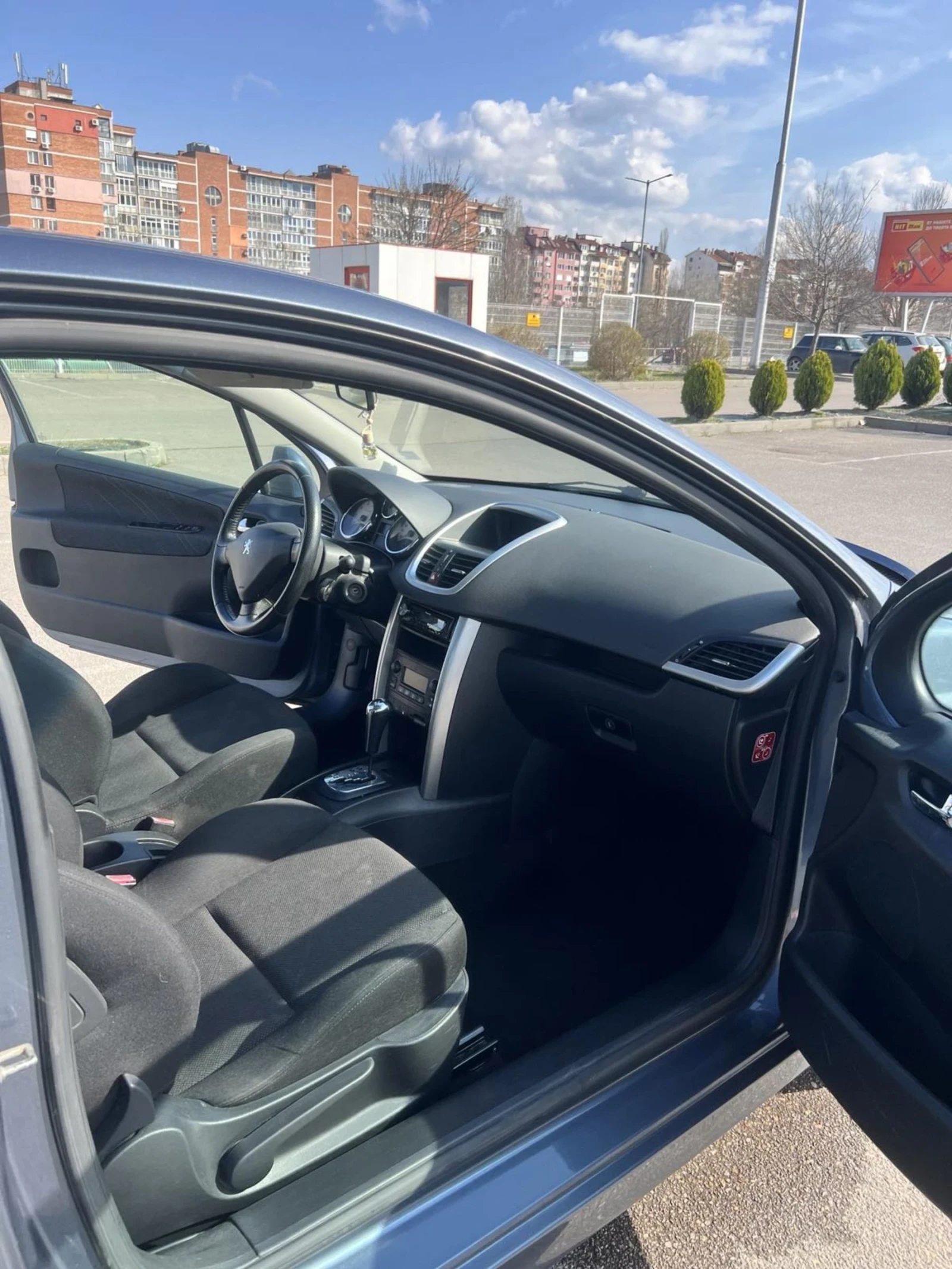 Peugeot 208  - изображение 6