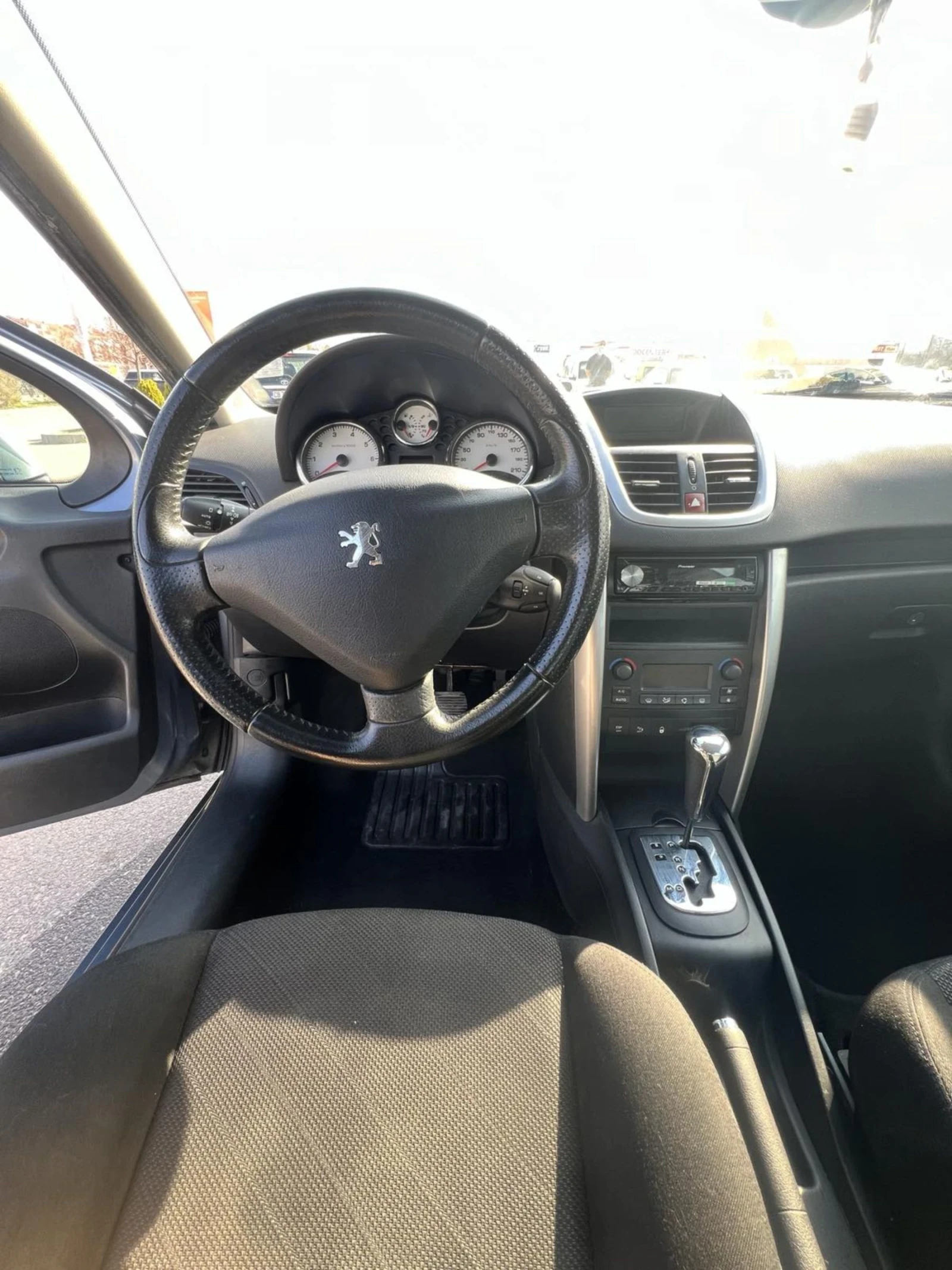 Peugeot 208  - изображение 5