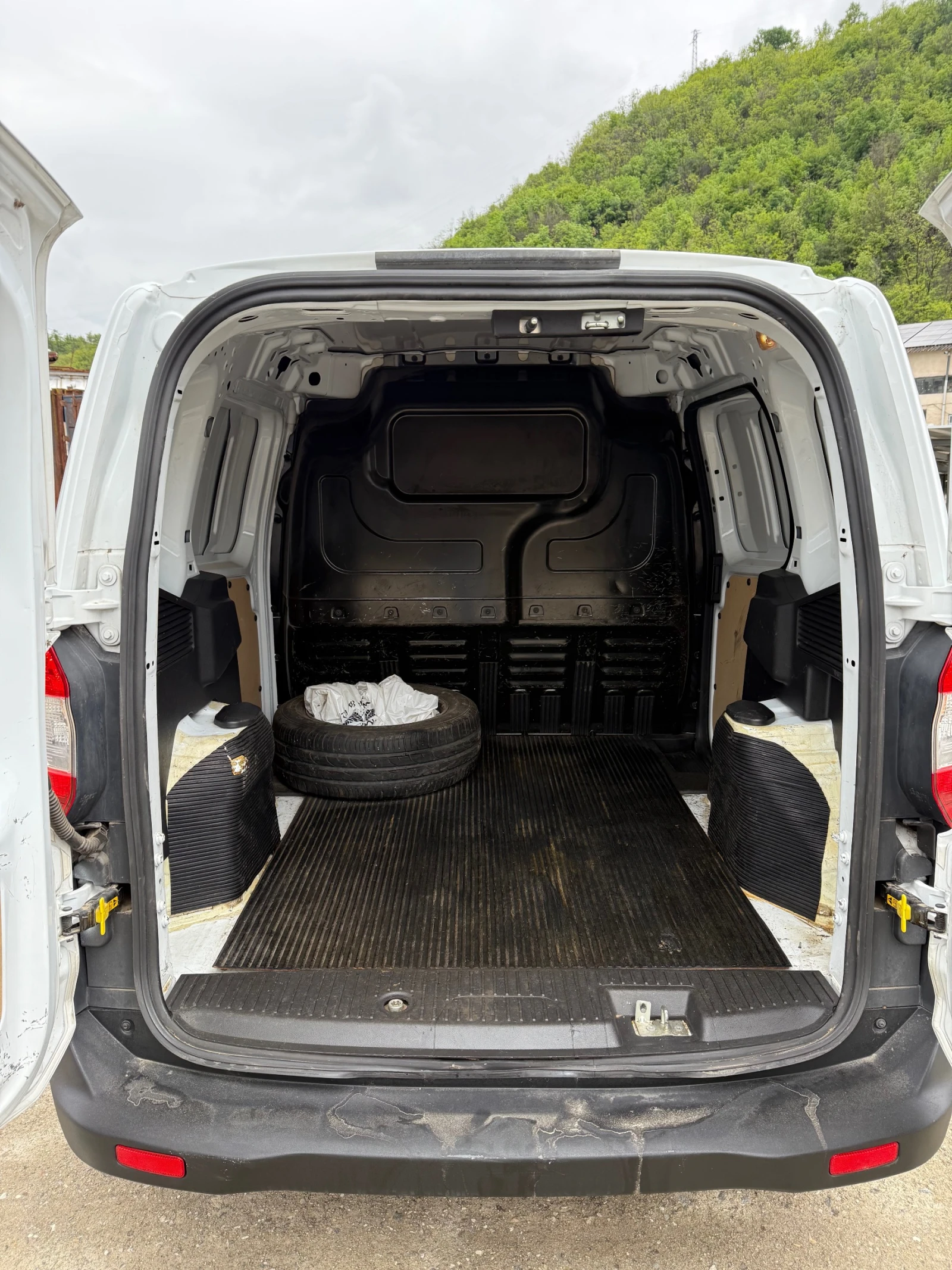 Ford Courier 1.5 TDCI - изображение 10