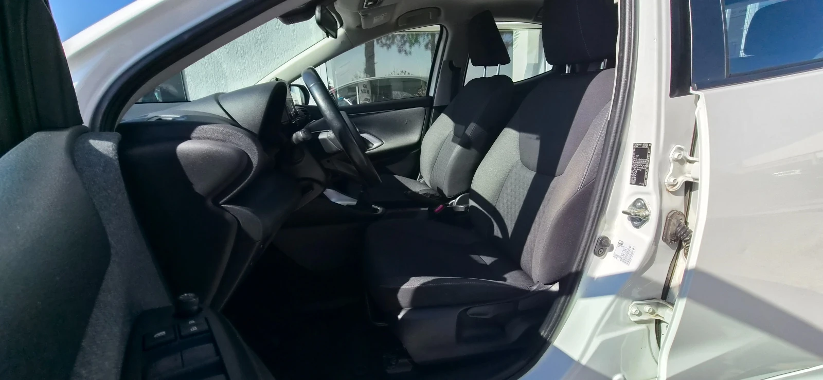 Toyota Yaris ГАРАНЦИЯ 05.2031г., снимка 11 - Автомобили и джипове - 53854110