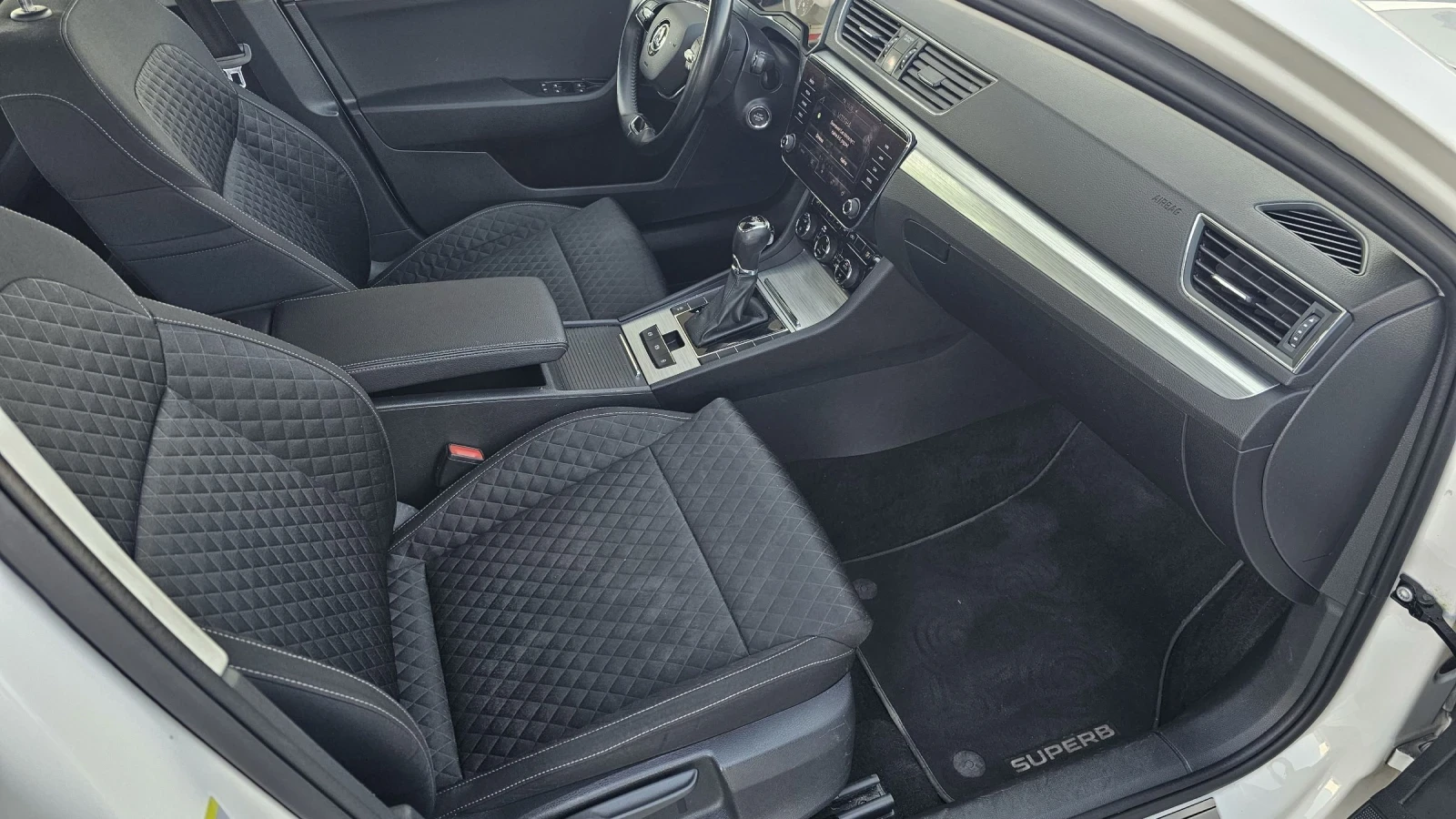 Skoda Superb 1.5 турбо - 150 к.с-7Gtronik , снимка 12 - Автомобили и джипове - 53881589