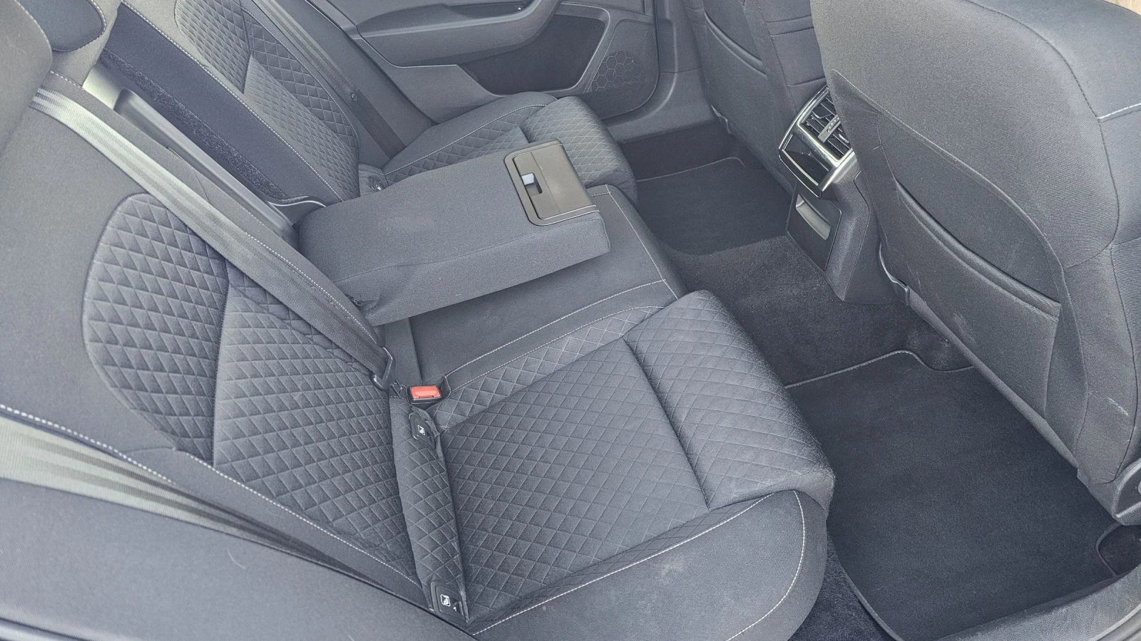 Skoda Superb 1.5 турбо - 150 к.с-7Gtronik , снимка 14 - Автомобили и джипове - 53881589