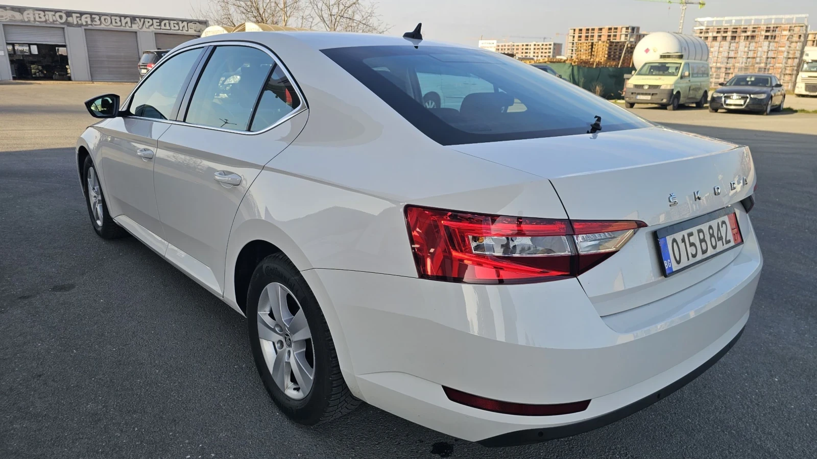 Skoda Superb 1.5 турбо - 150 к.с-7Gtronik , снимка 4 - Автомобили и джипове - 53881589