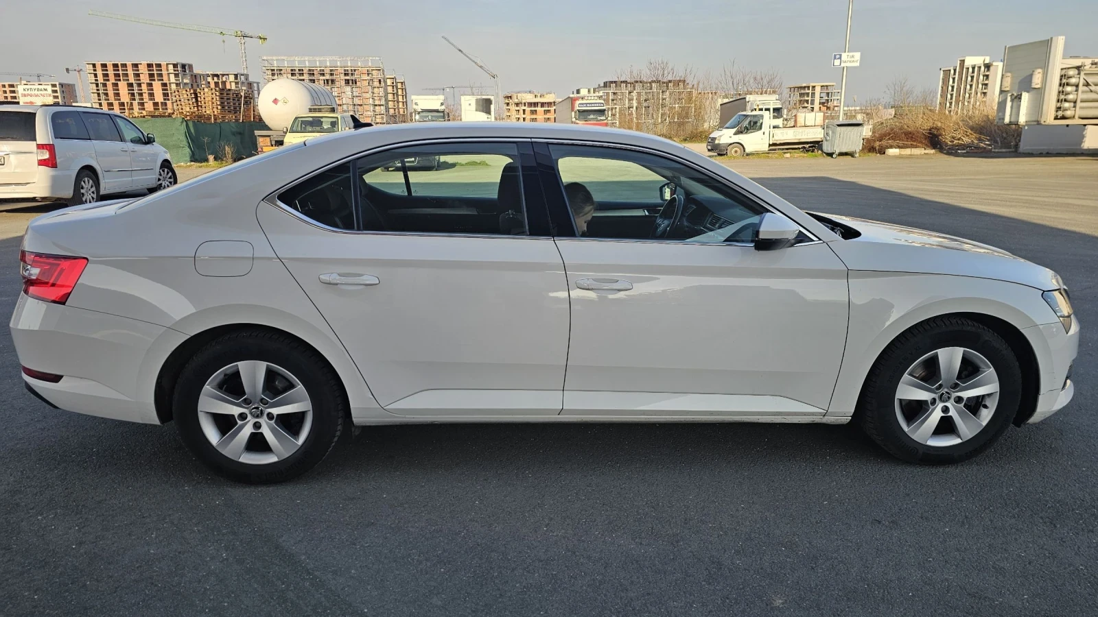 Skoda Superb 1.5 турбо - 150 к.с-7Gtronik , снимка 7 - Автомобили и джипове - 53881589