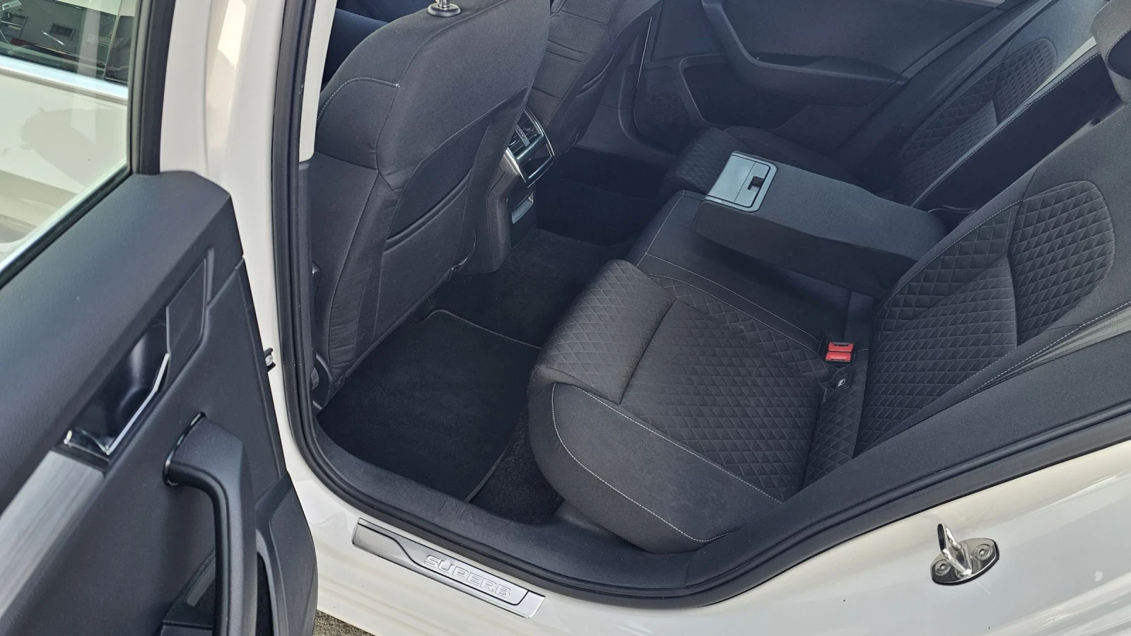 Skoda Superb 1.5 турбо - 150 к.с-7Gtronik , снимка 13 - Автомобили и джипове - 53881589