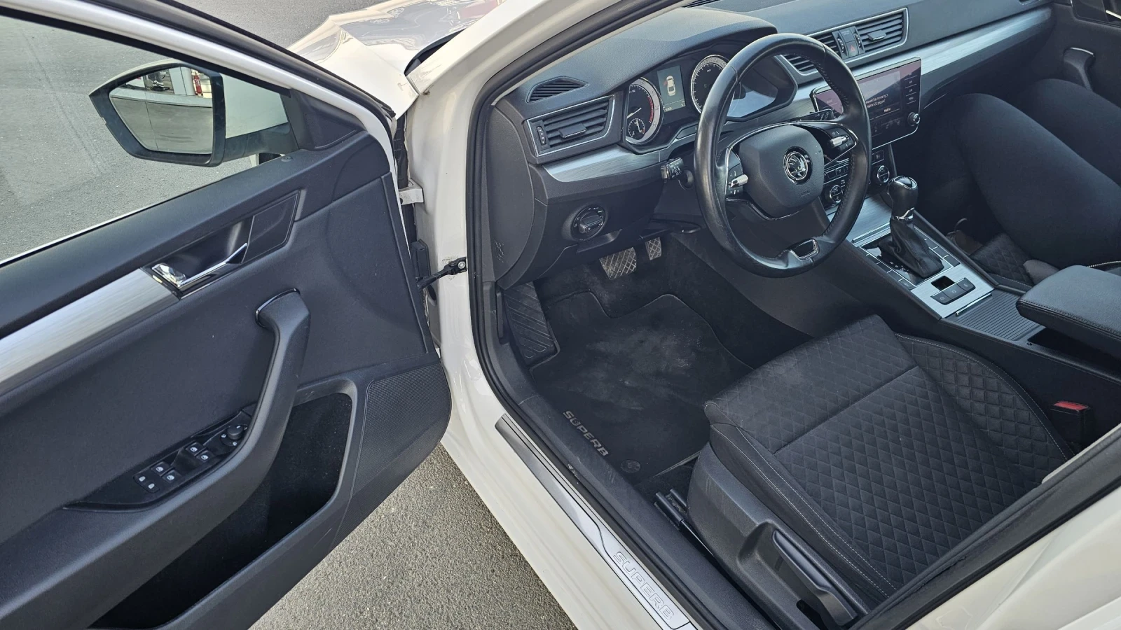 Skoda Superb 1.5 турбо - 150 к.с-7Gtronik , снимка 9 - Автомобили и джипове - 53881589