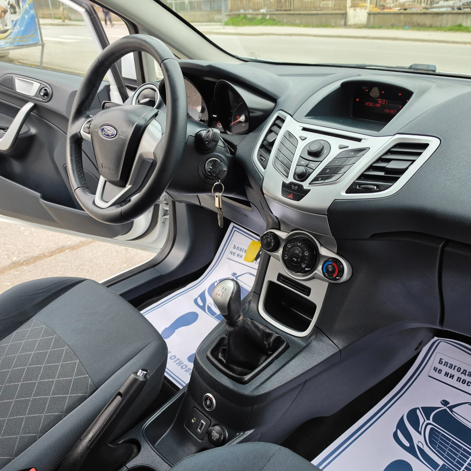 Ford Fiesta 1.4i фабрична Газ, снимка 6 - Автомобили и джипове - 53892418