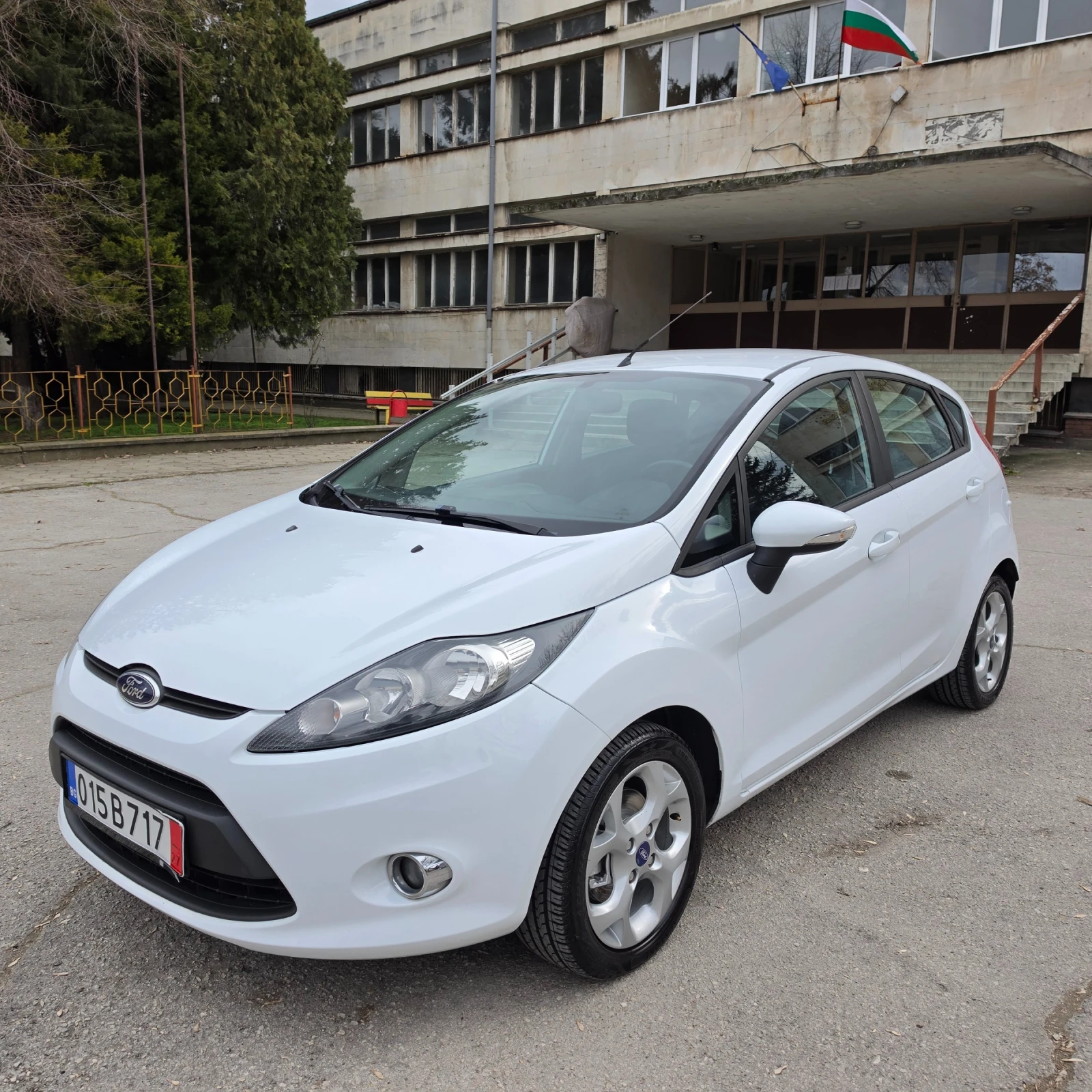 Ford Fiesta 1.4i фабрична Газ, снимка 2 - Автомобили и джипове - 53892418