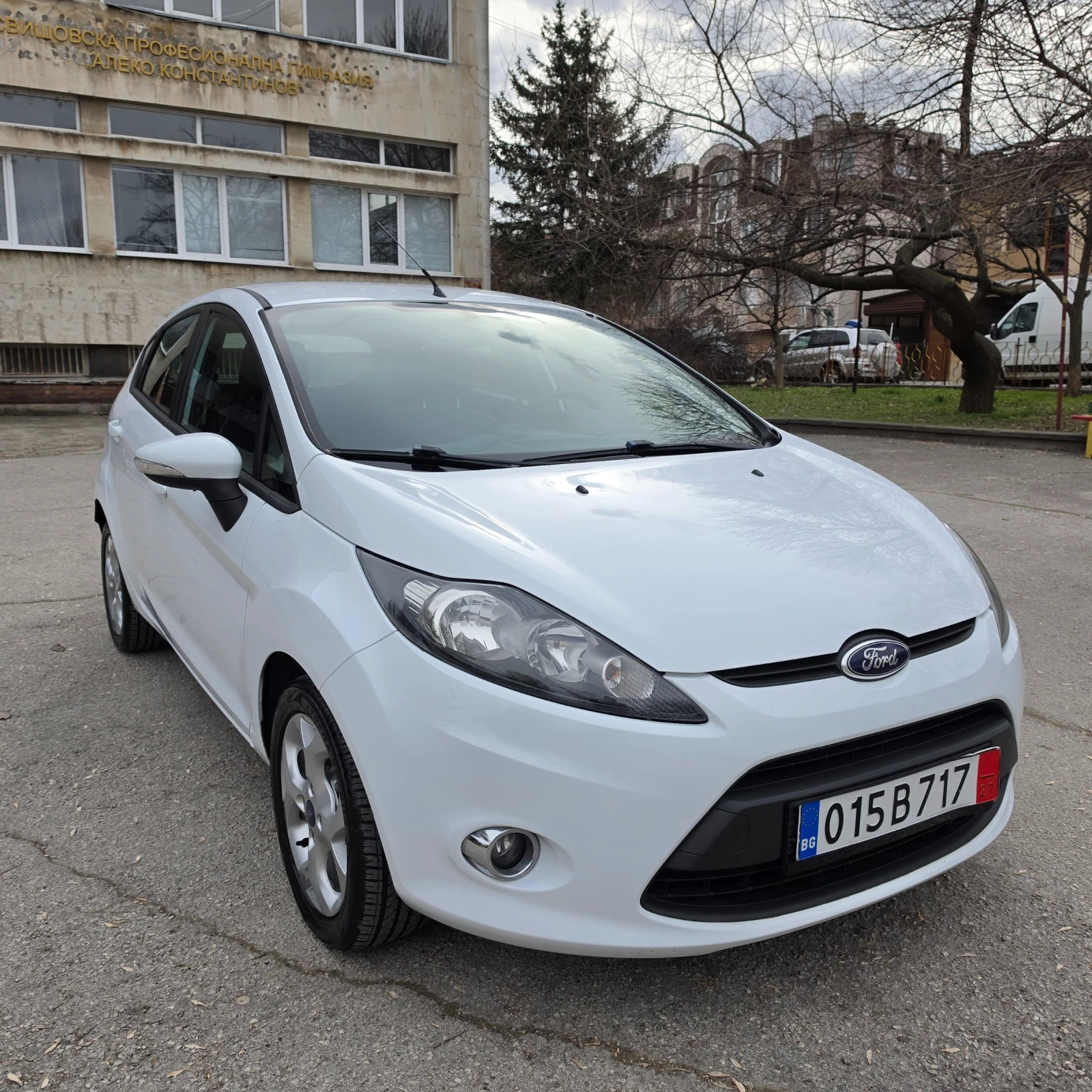 Ford Fiesta 1.4i фабрична Газ, снимка 16 - Автомобили и джипове - 53892418