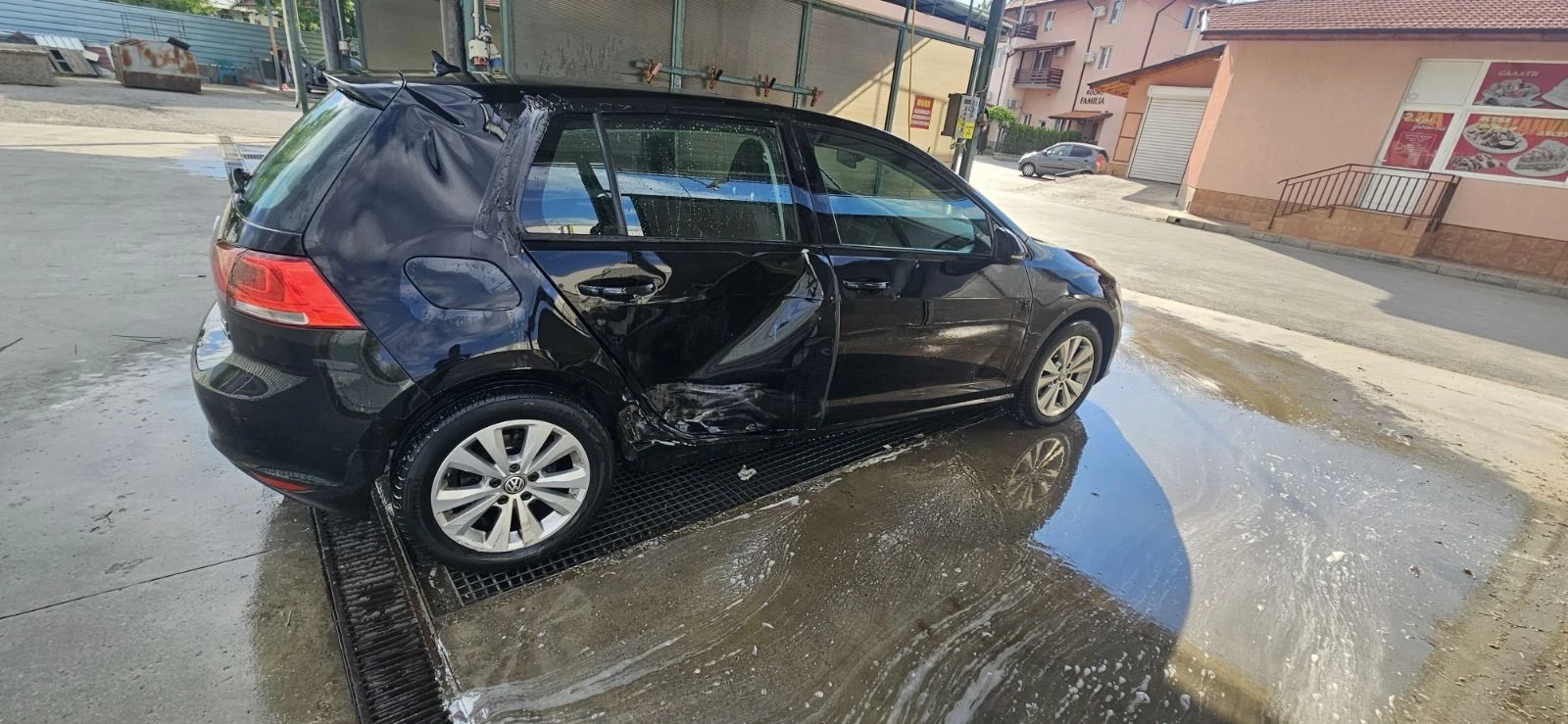 VW Golf 1.6 tdi, снимка 4 - Автомобили и джипове - 55014555