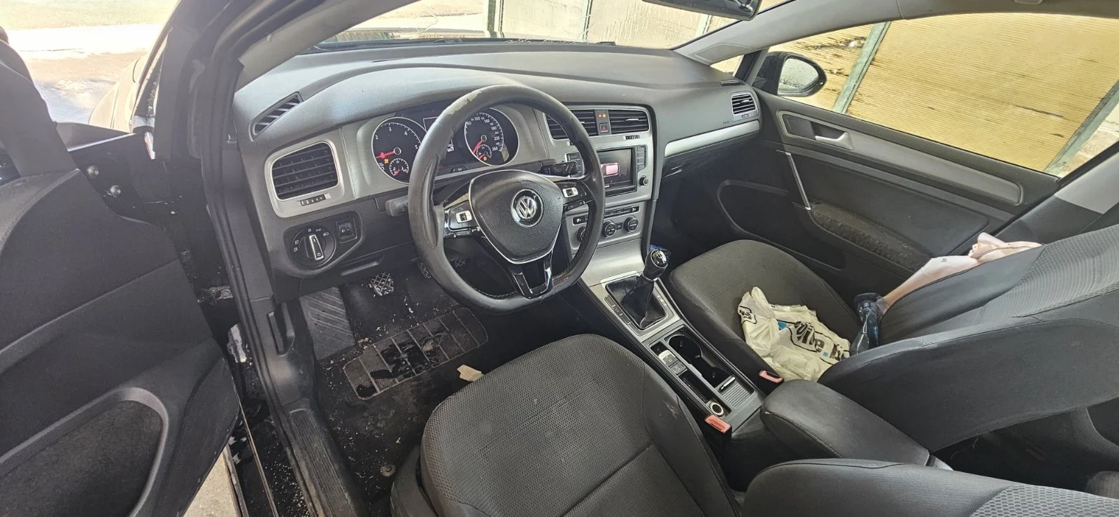 VW Golf 1.6 tdi, снимка 8 - Автомобили и джипове - 55014555