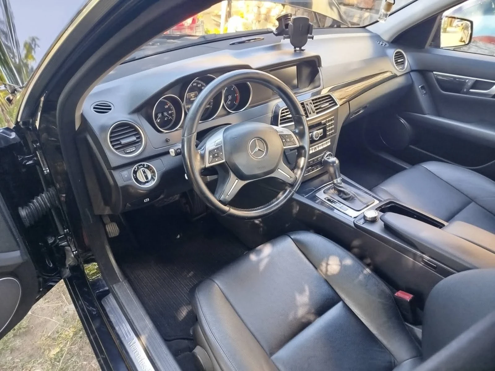 Mercedes-Benz C 220, снимка 11 - Автомобили и джипове - 55656241