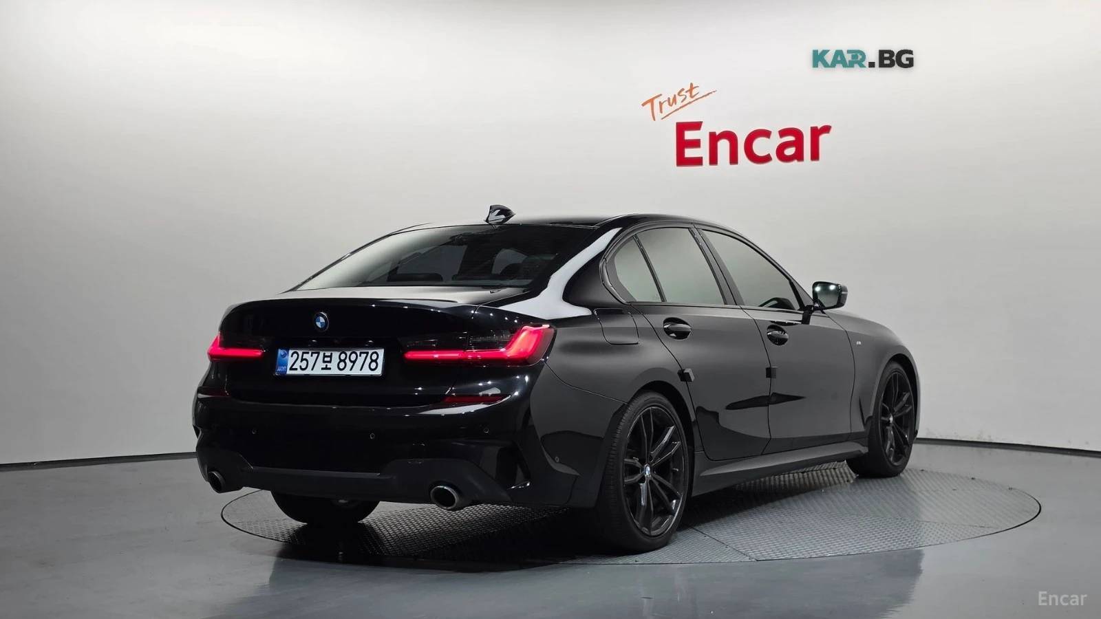 BMW 320 I/M-SPORT/DRIVE-ASSISTS/SUNROOF, снимка 3 - Автомобили и джипове - 55728879