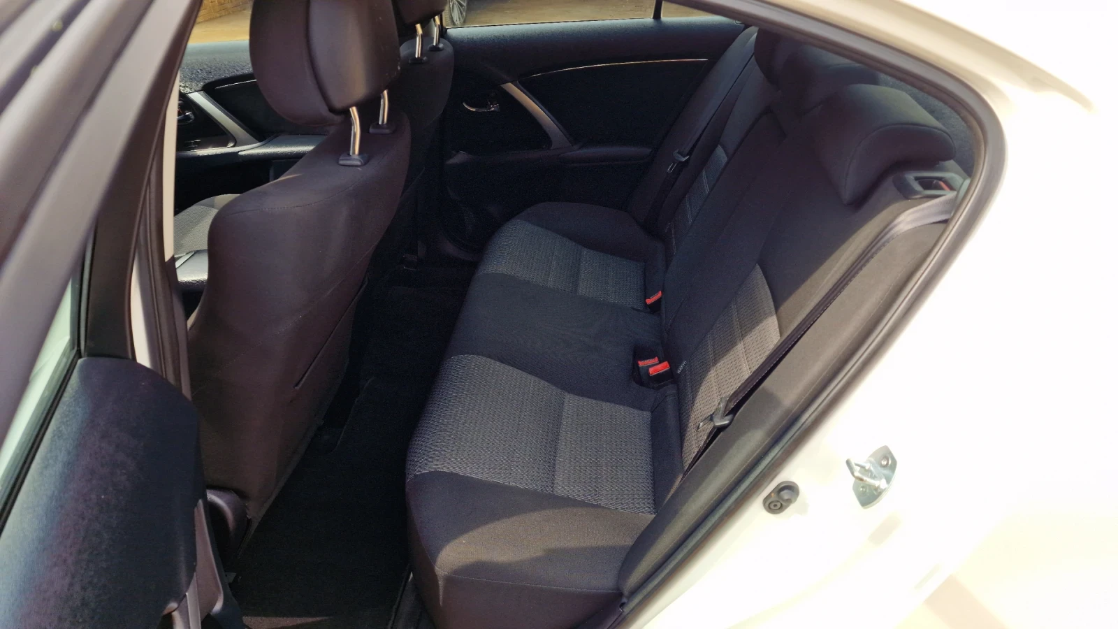 Toyota Avensis 2.0D-4D-125k.c., снимка 11 - Автомобили и джипове - 56040373