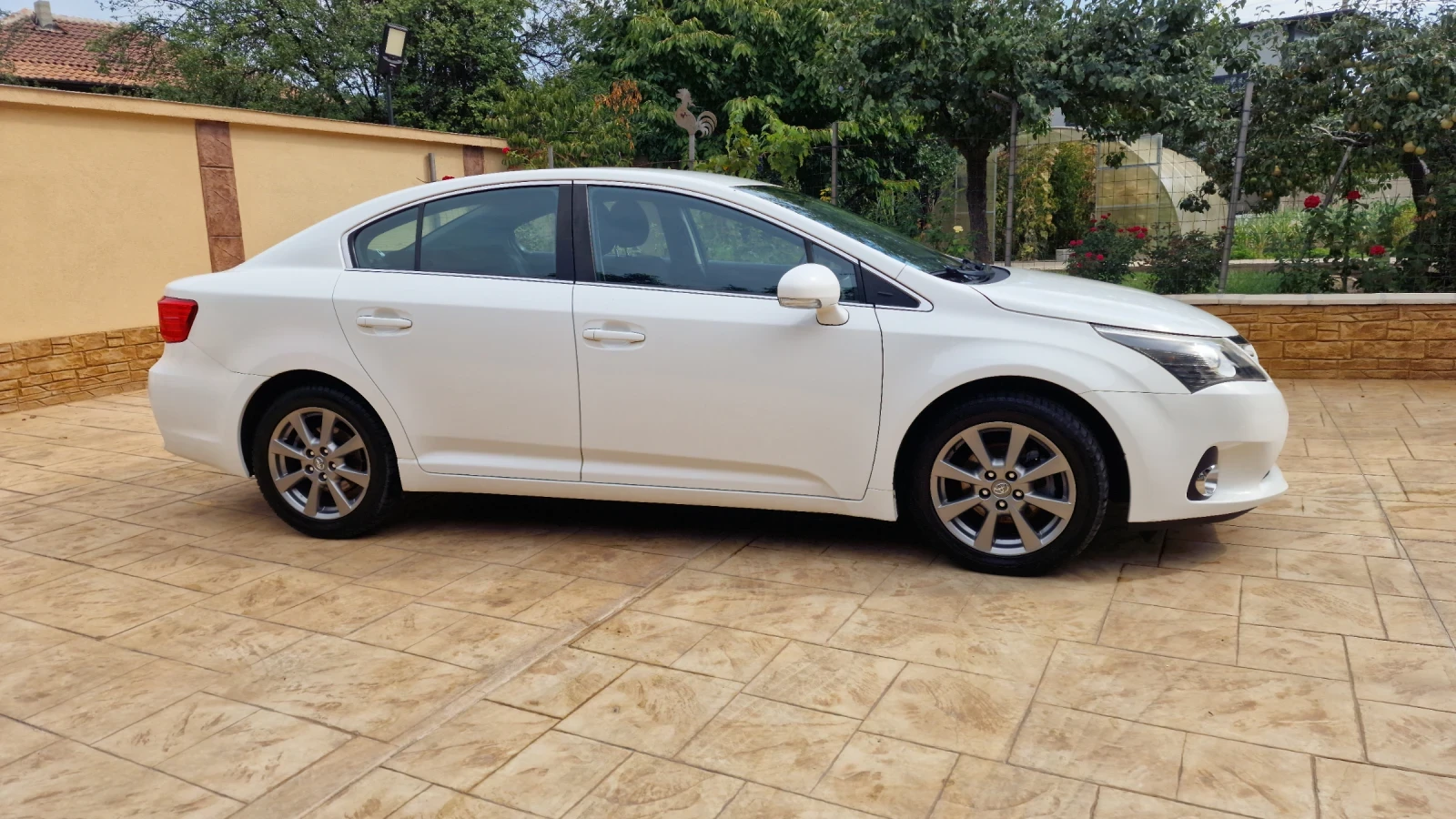 Toyota Avensis 2.0D-4D-125k.c., снимка 8 - Автомобили и джипове - 56040373
