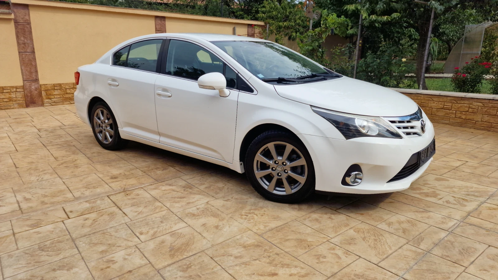Toyota Avensis 2.0D-4D-125k.c., снимка 3 - Автомобили и джипове - 56040373