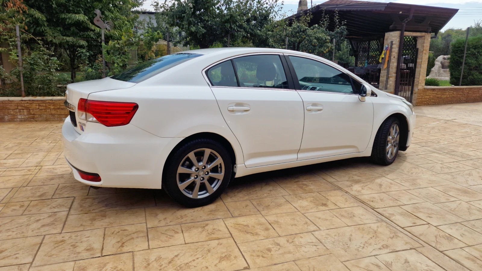 Toyota Avensis 2.0D-4D-125k.c., снимка 4 - Автомобили и джипове - 56040373