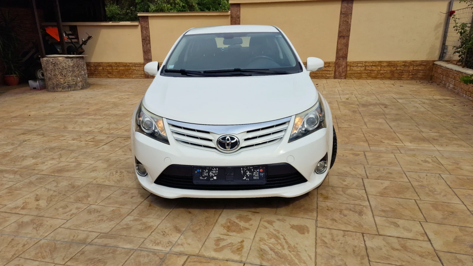Toyota Avensis 2.0D-4D-125k.c., снимка 2 - Автомобили и джипове - 56040373