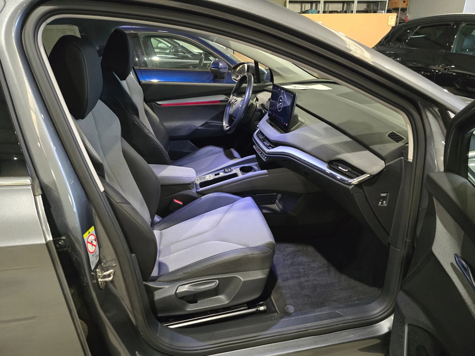 Skoda Enyaq 80 LED Ambient Navi, снимка 5 - Автомобили и джипове - 56724627