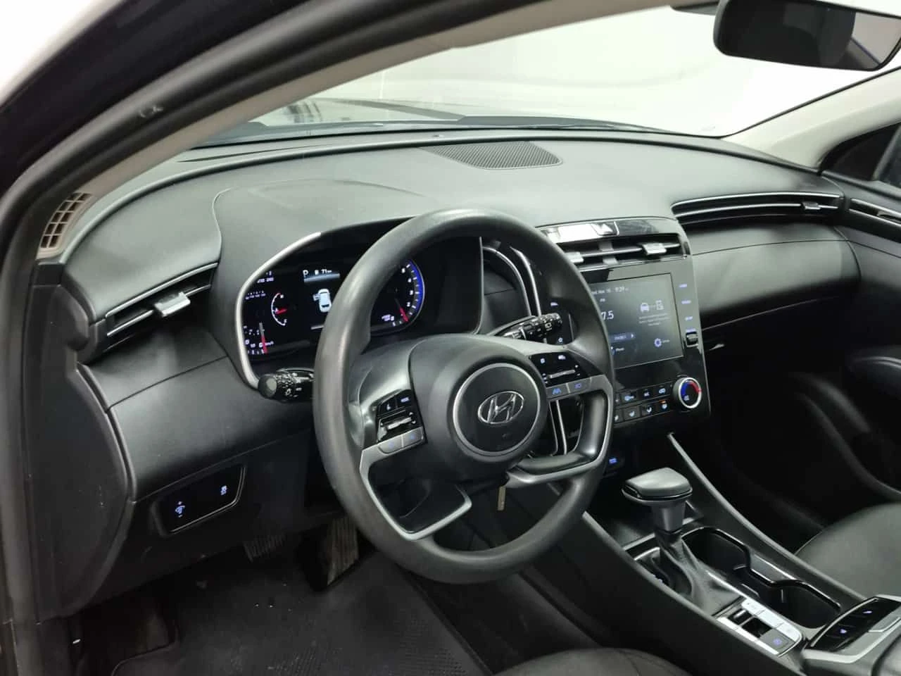 Hyundai Tucson * Essential * CARFAX * БЕЗ ПЪРВОНАЧАЛНА ВНОСКА, снимка 12 - Автомобили и джипове - 53923778