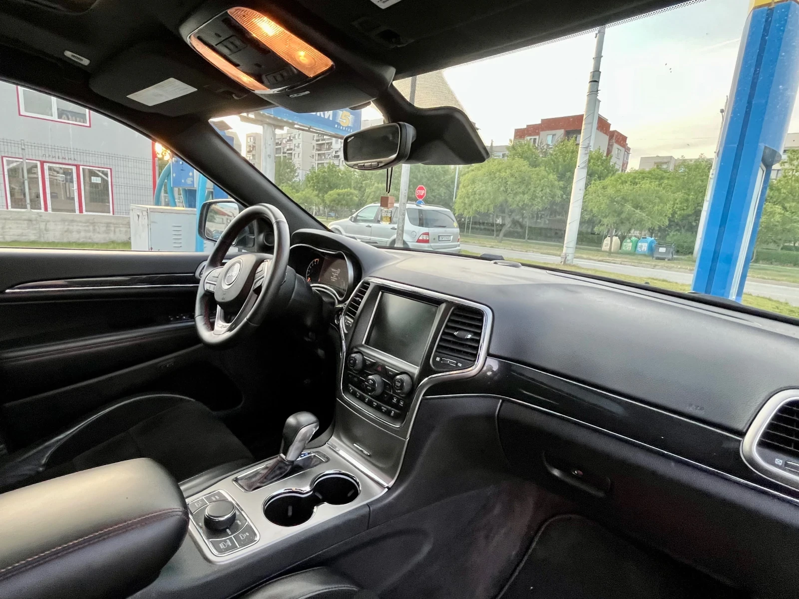 Jeep Grand cherokee 5.7 Trailhawk Газ, снимка 11 - Автомобили и джипове - 54057778