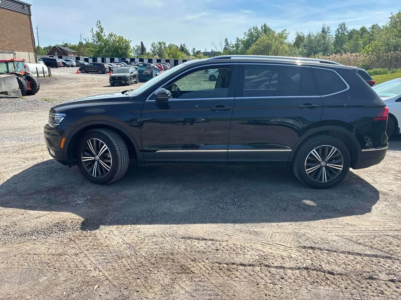 VW Tiguan Highline/CARFAX/Подгрев/Пано/КЛИП/ФИНАНСИРАНЕ, снимка 3 - Автомобили и джипове - 54769494