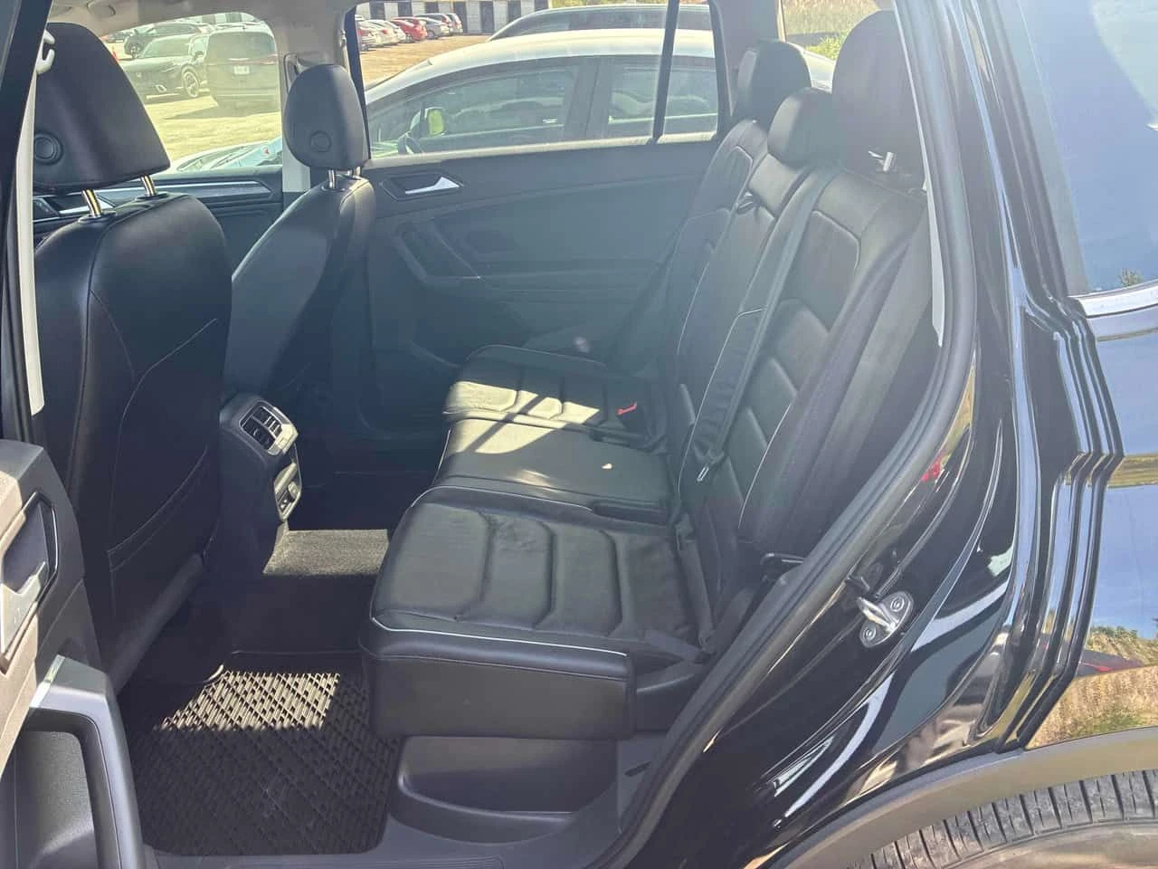VW Tiguan Highline/CARFAX/Подгрев/Пано/КЛИП/ФИНАНСИРАНЕ, снимка 9 - Автомобили и джипове - 54769494