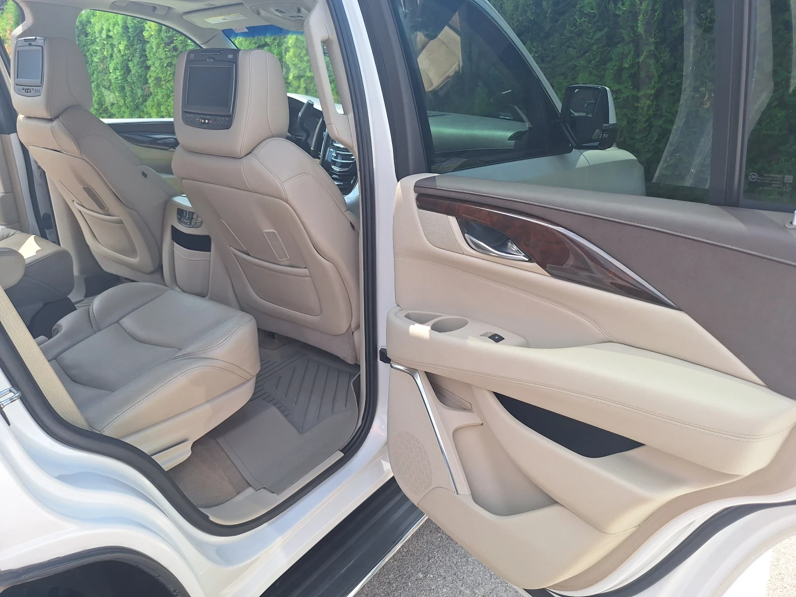 Cadillac Escalade 8ск. Luxury 148000км., снимка 15 - Автомобили и джипове - 55596893
