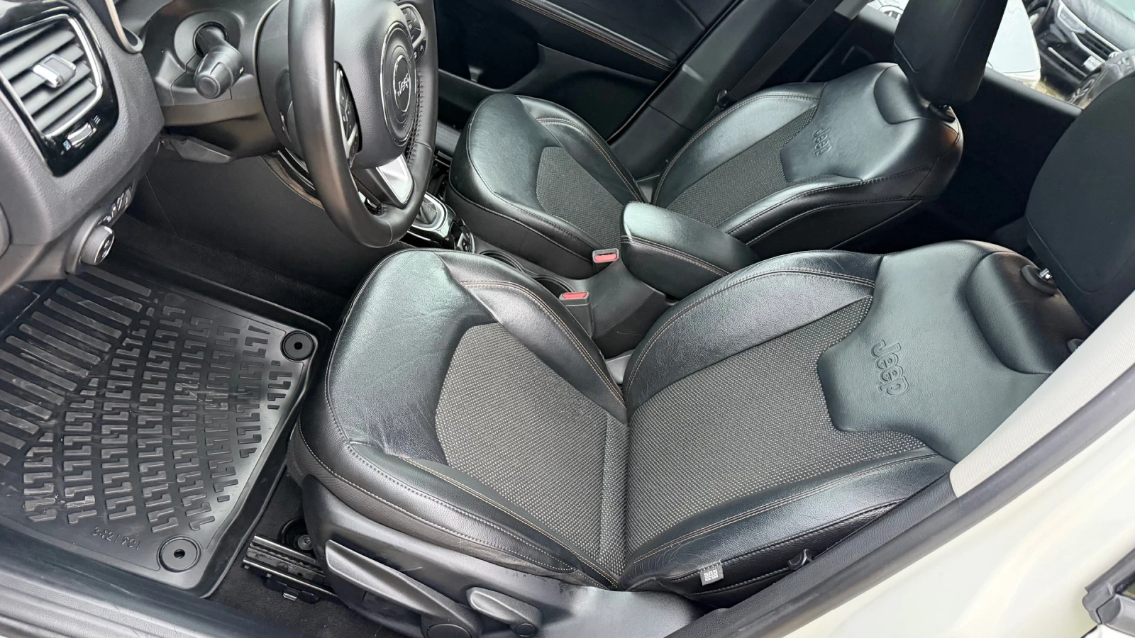 Jeep Compass 2, 0 MULTI JET 4x4 ТЕГЛИЧ ЛИЗИНГ ВИДЕО, снимка 11 - Автомобили и джипове - 56728289